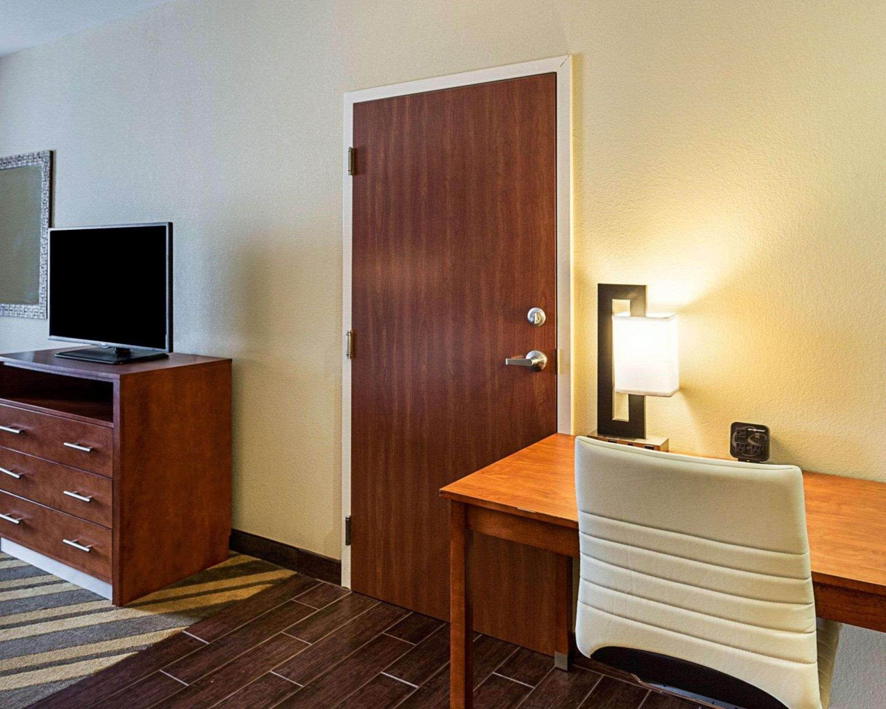 Comfort Suites Near Tanger Outlet Mall Gonzales Exteriör bild