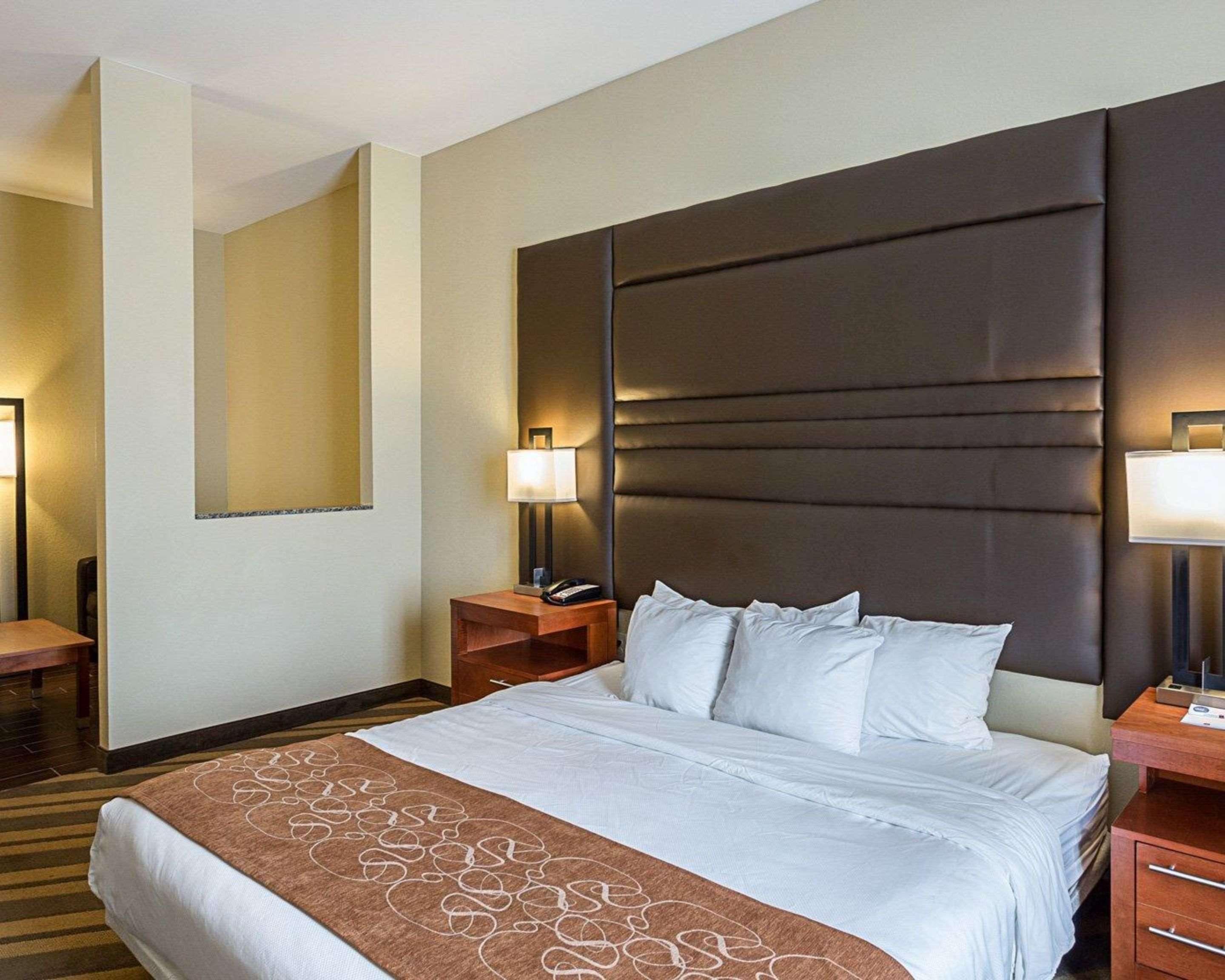 Comfort Suites Near Tanger Outlet Mall Gonzales Exteriör bild