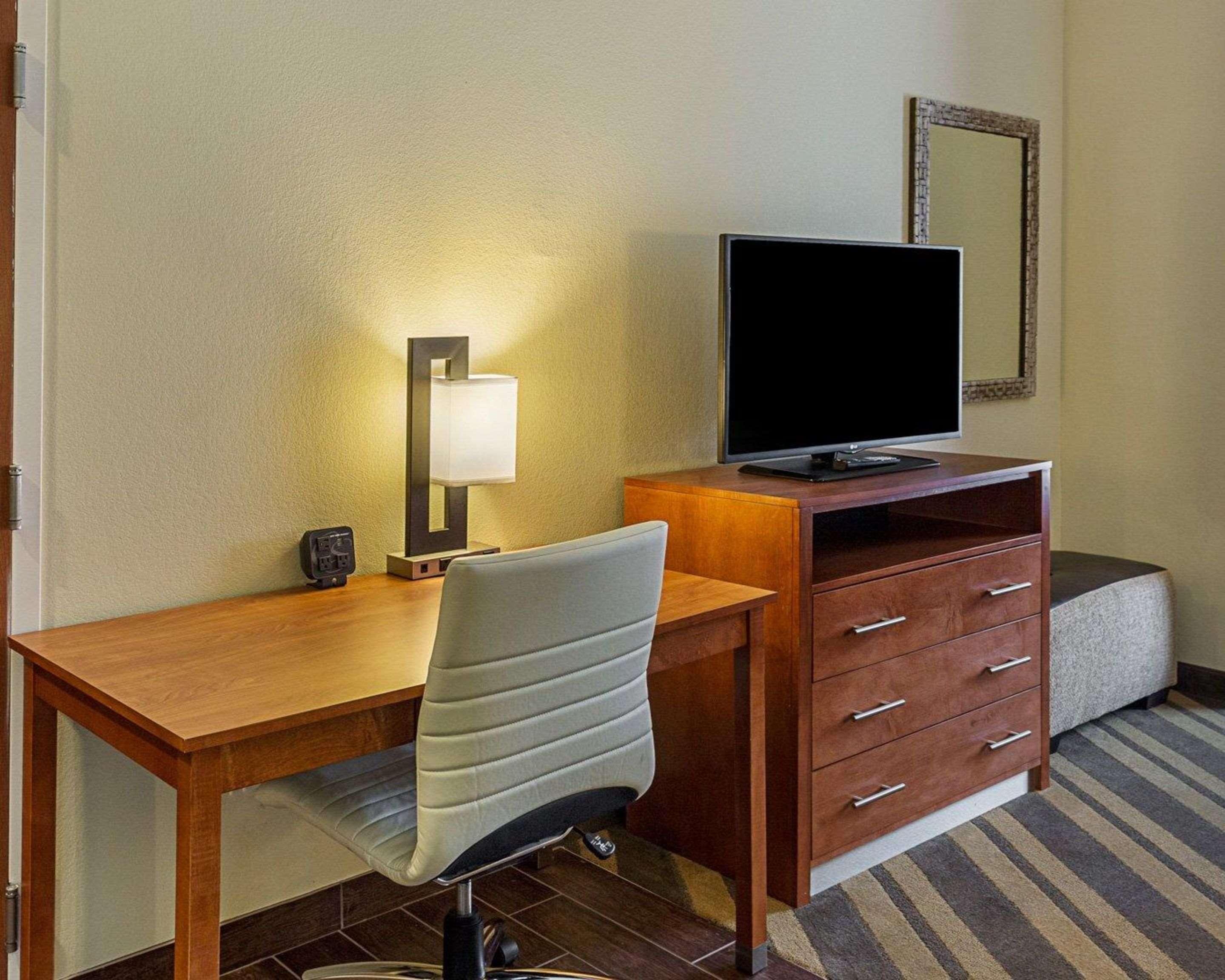 Comfort Suites Near Tanger Outlet Mall Gonzales Exteriör bild