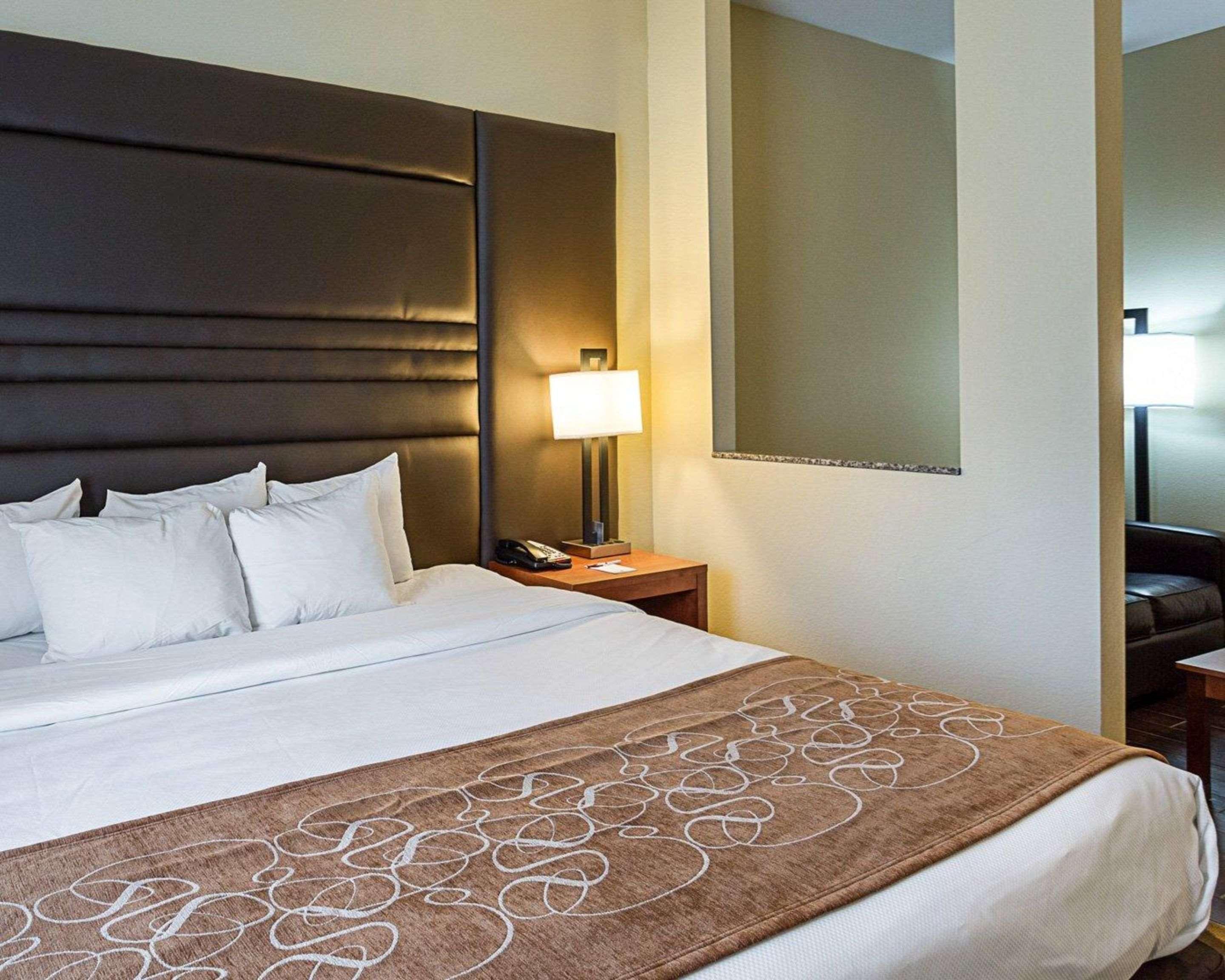 Comfort Suites Near Tanger Outlet Mall Gonzales Exteriör bild