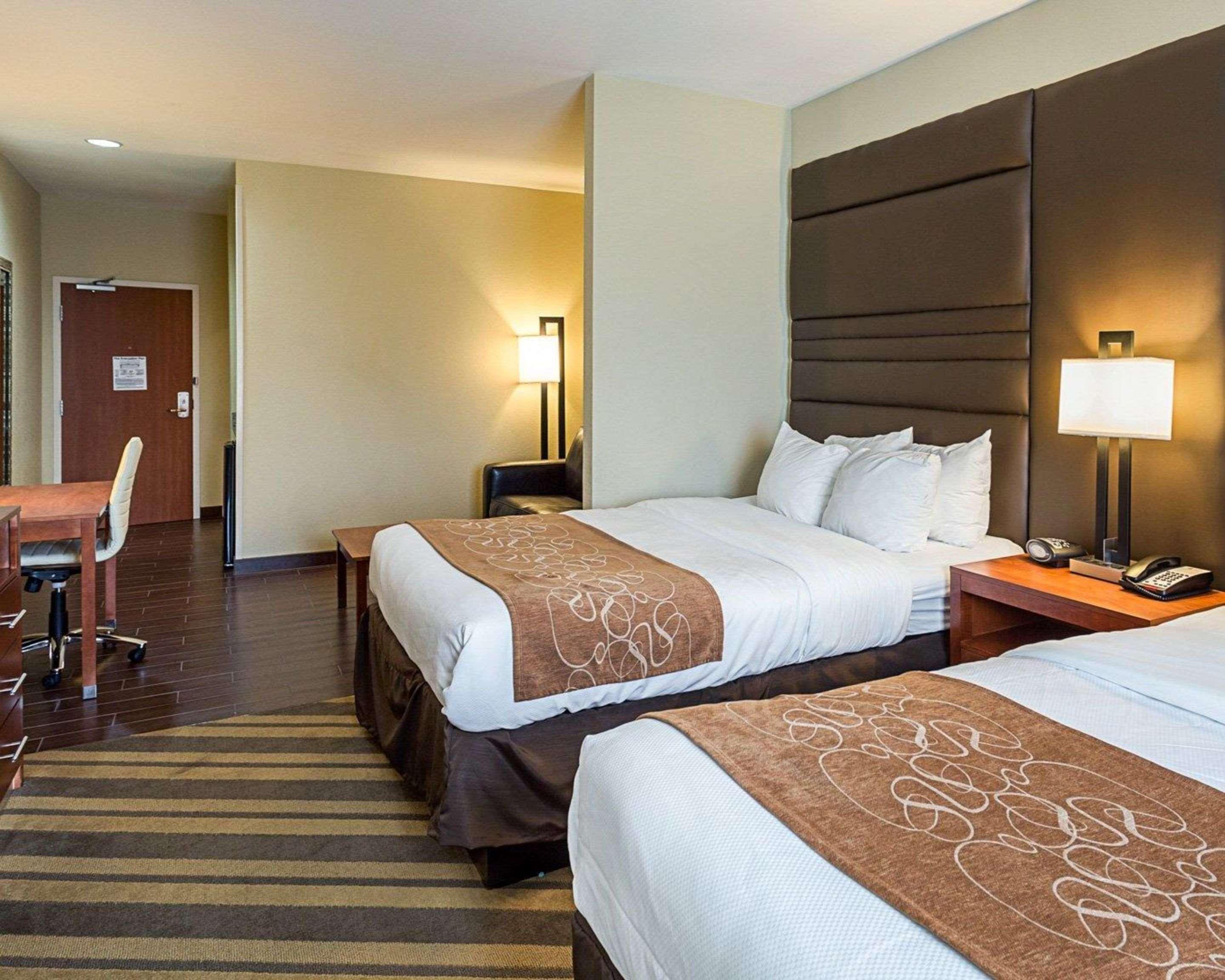 Comfort Suites Near Tanger Outlet Mall Gonzales Exteriör bild