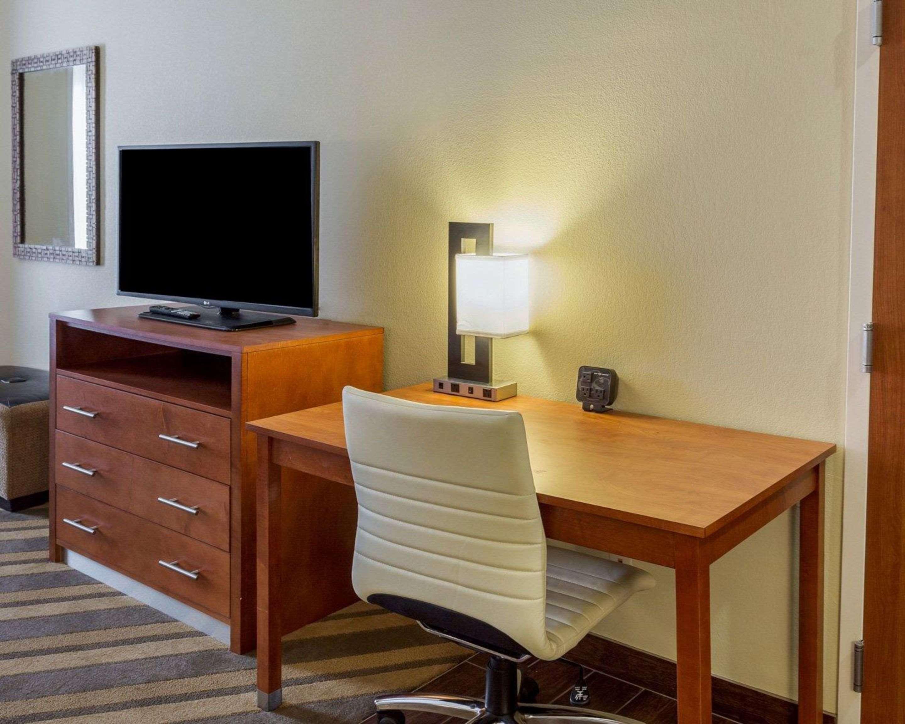 Comfort Suites Near Tanger Outlet Mall Gonzales Exteriör bild