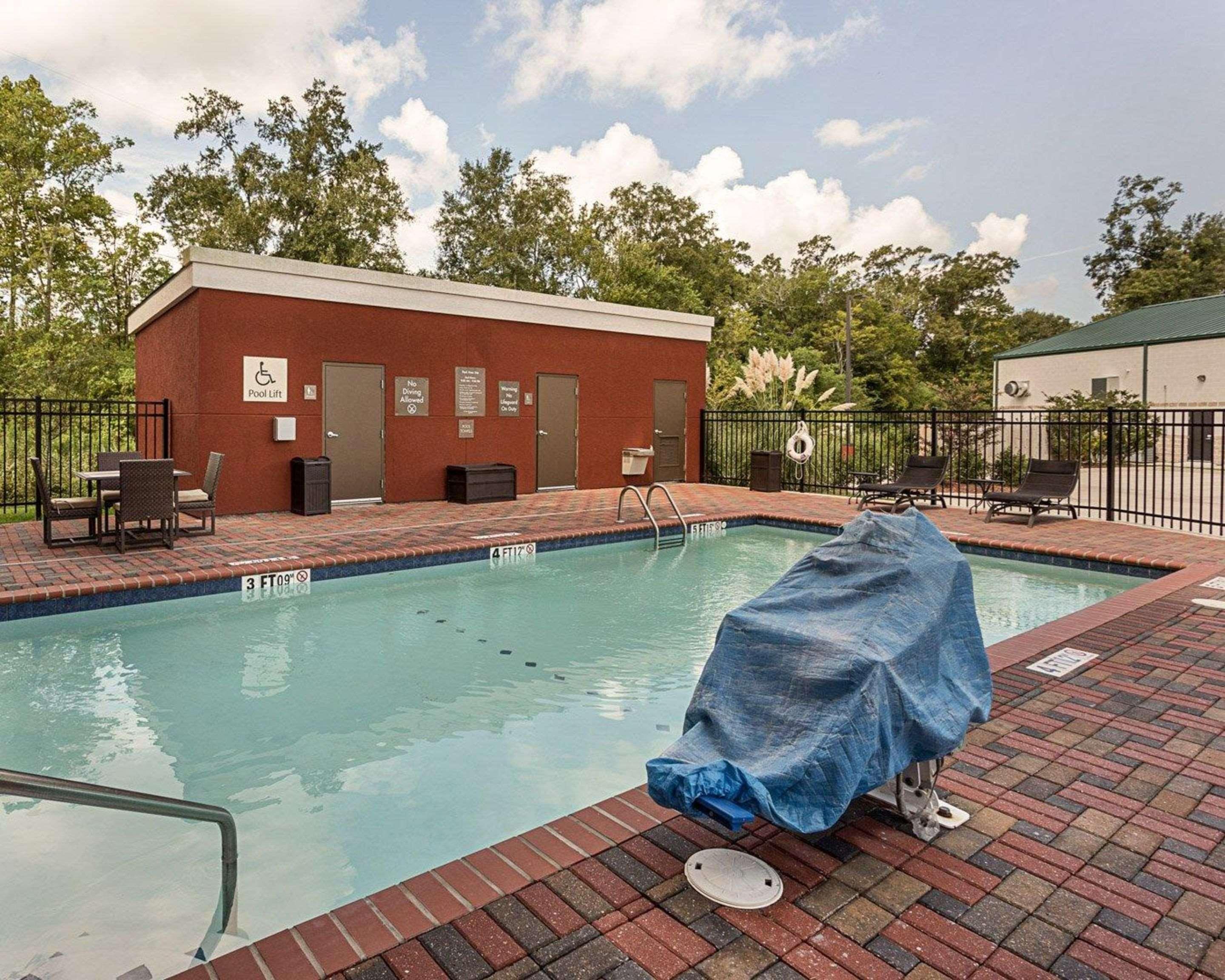 Comfort Suites Near Tanger Outlet Mall Gonzales Exteriör bild