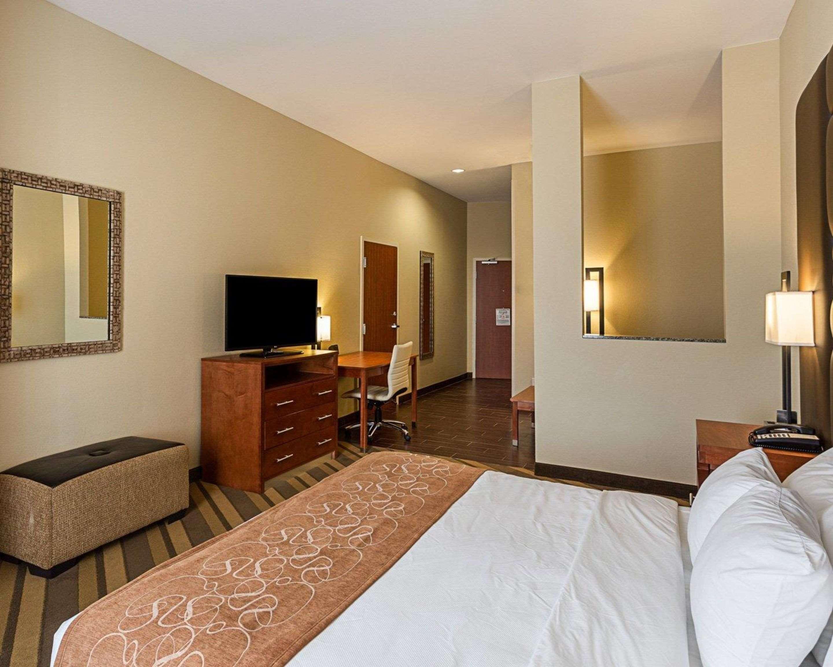 Comfort Suites Near Tanger Outlet Mall Gonzales Exteriör bild