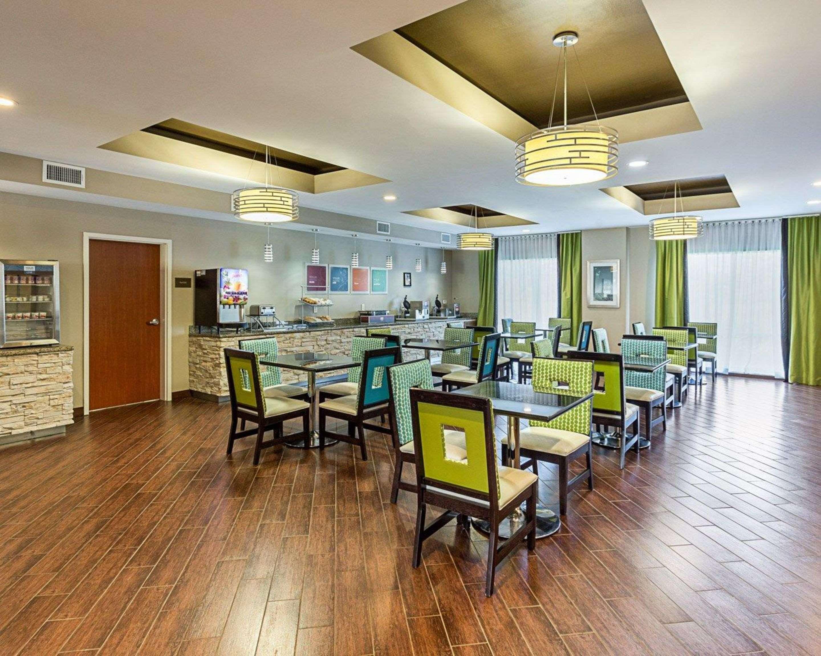 Comfort Suites Near Tanger Outlet Mall Gonzales Exteriör bild
