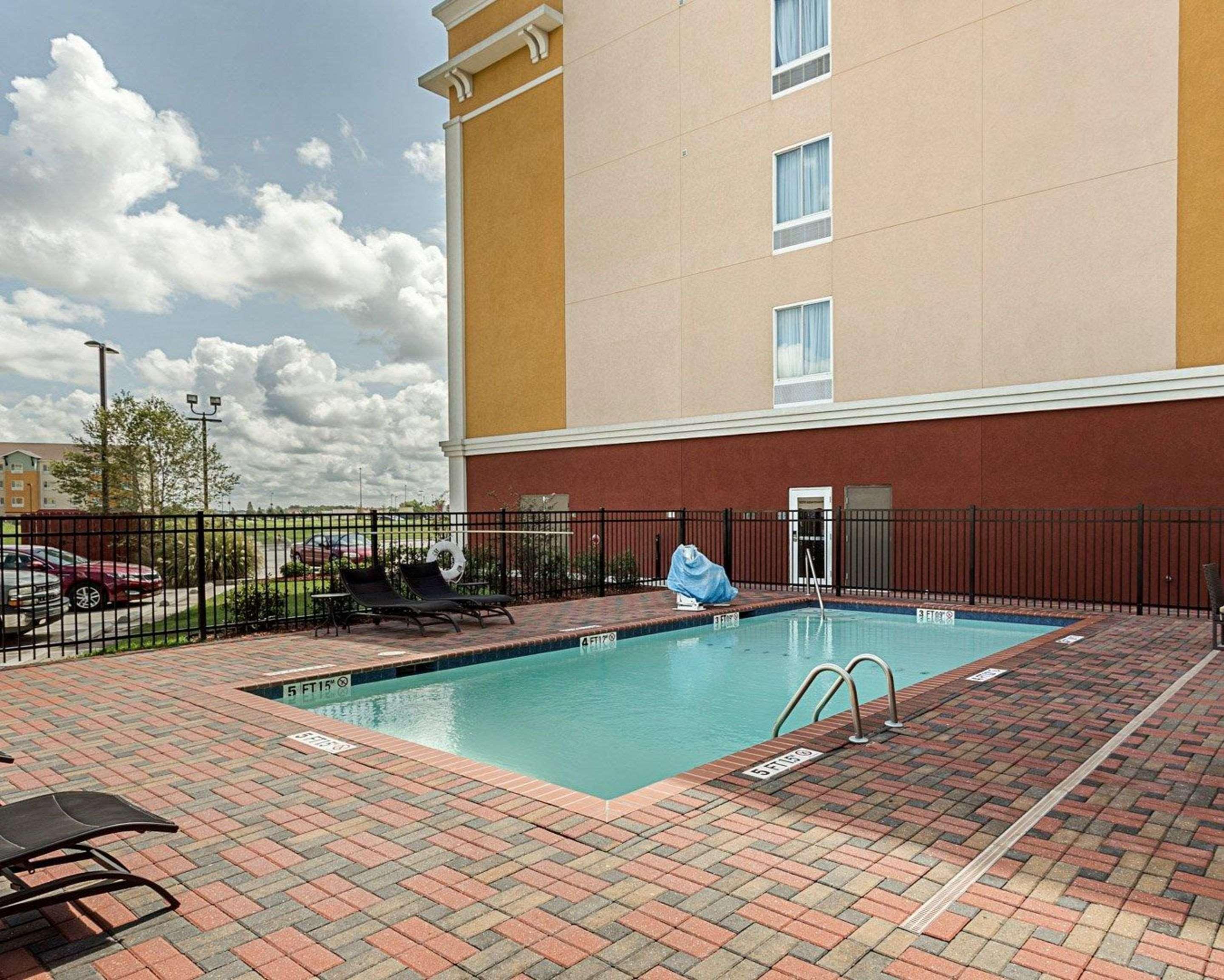 Comfort Suites Near Tanger Outlet Mall Gonzales Exteriör bild