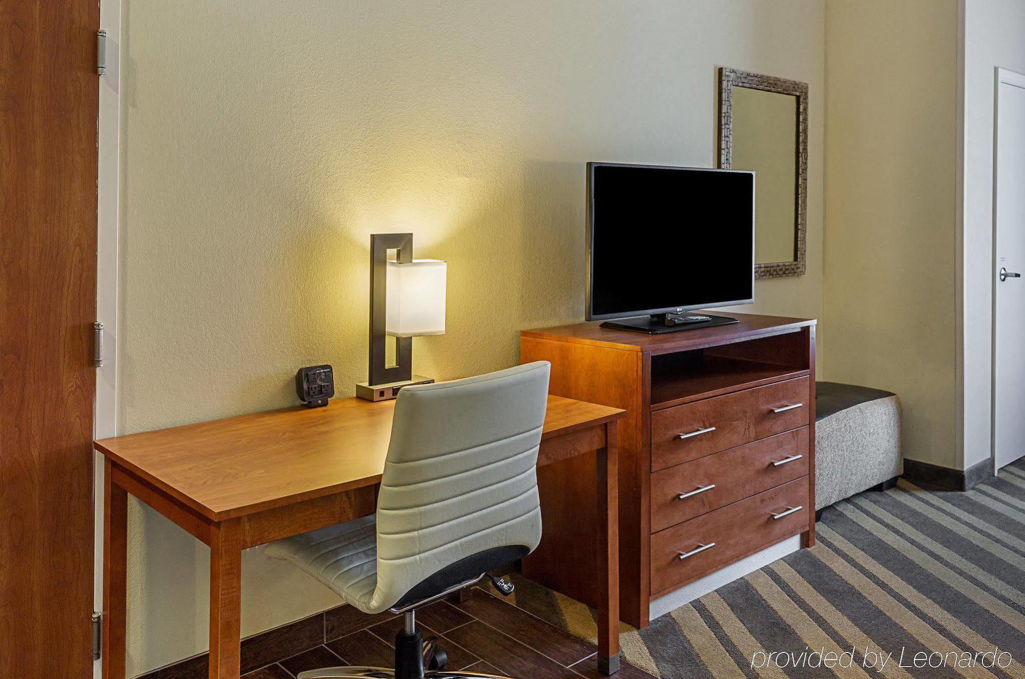 Comfort Suites Near Tanger Outlet Mall Gonzales Exteriör bild